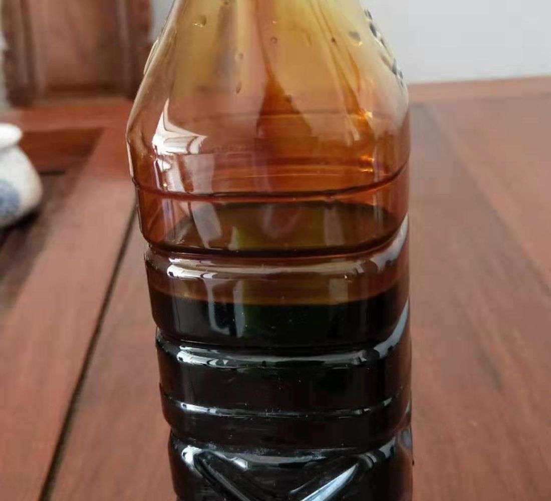 Calcium lignosulfonate liquid sample in a bottle