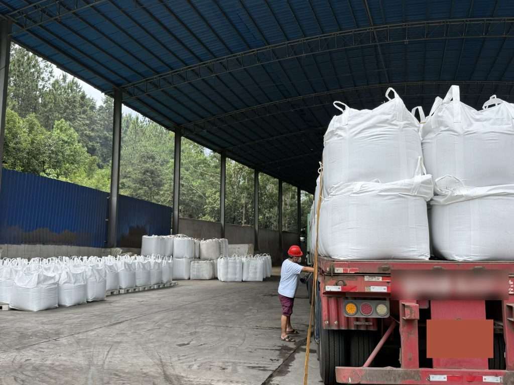 Jumbo bag warehouse and trailer loading area