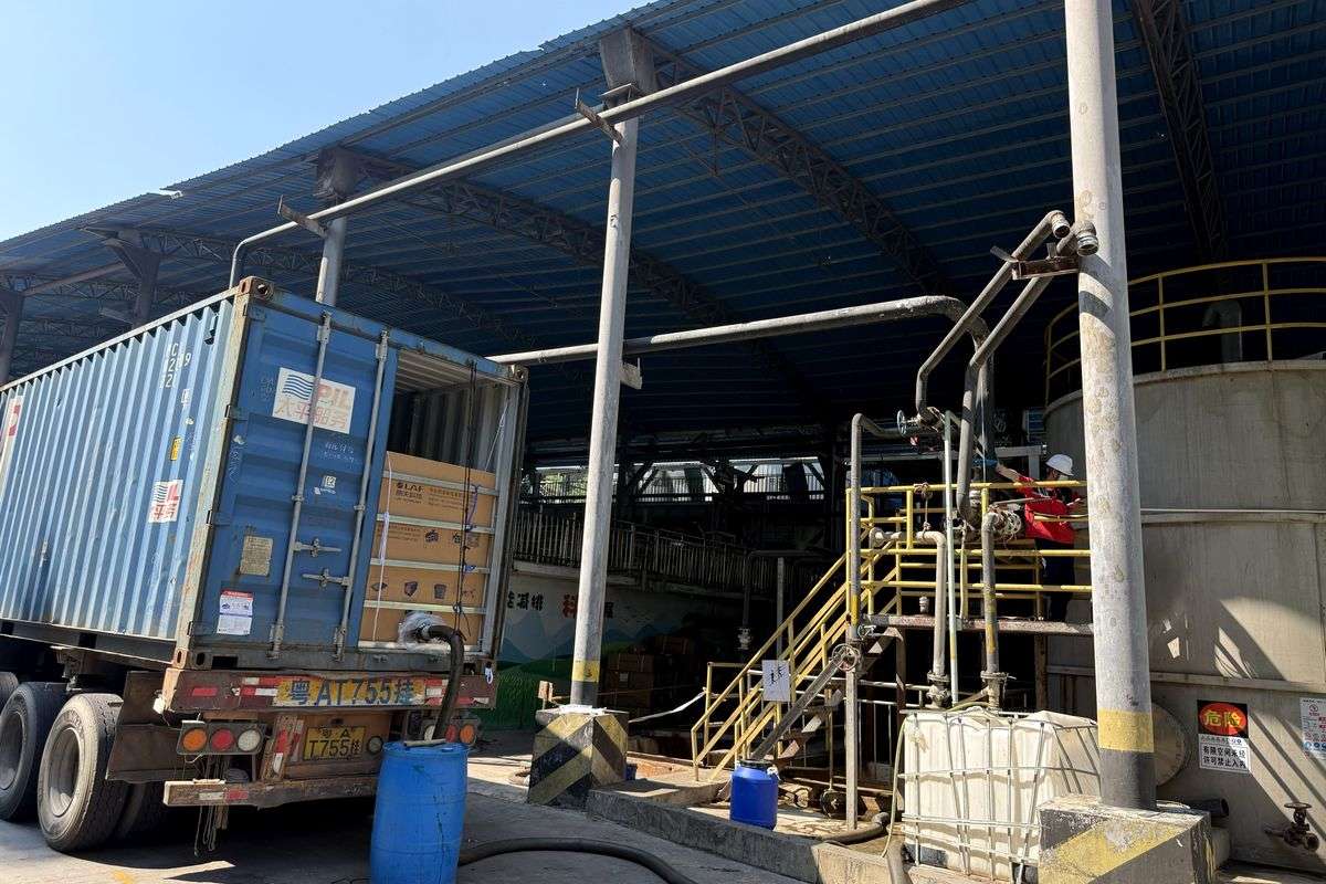 Bulk liquid lignosulfonate loading point at the plant